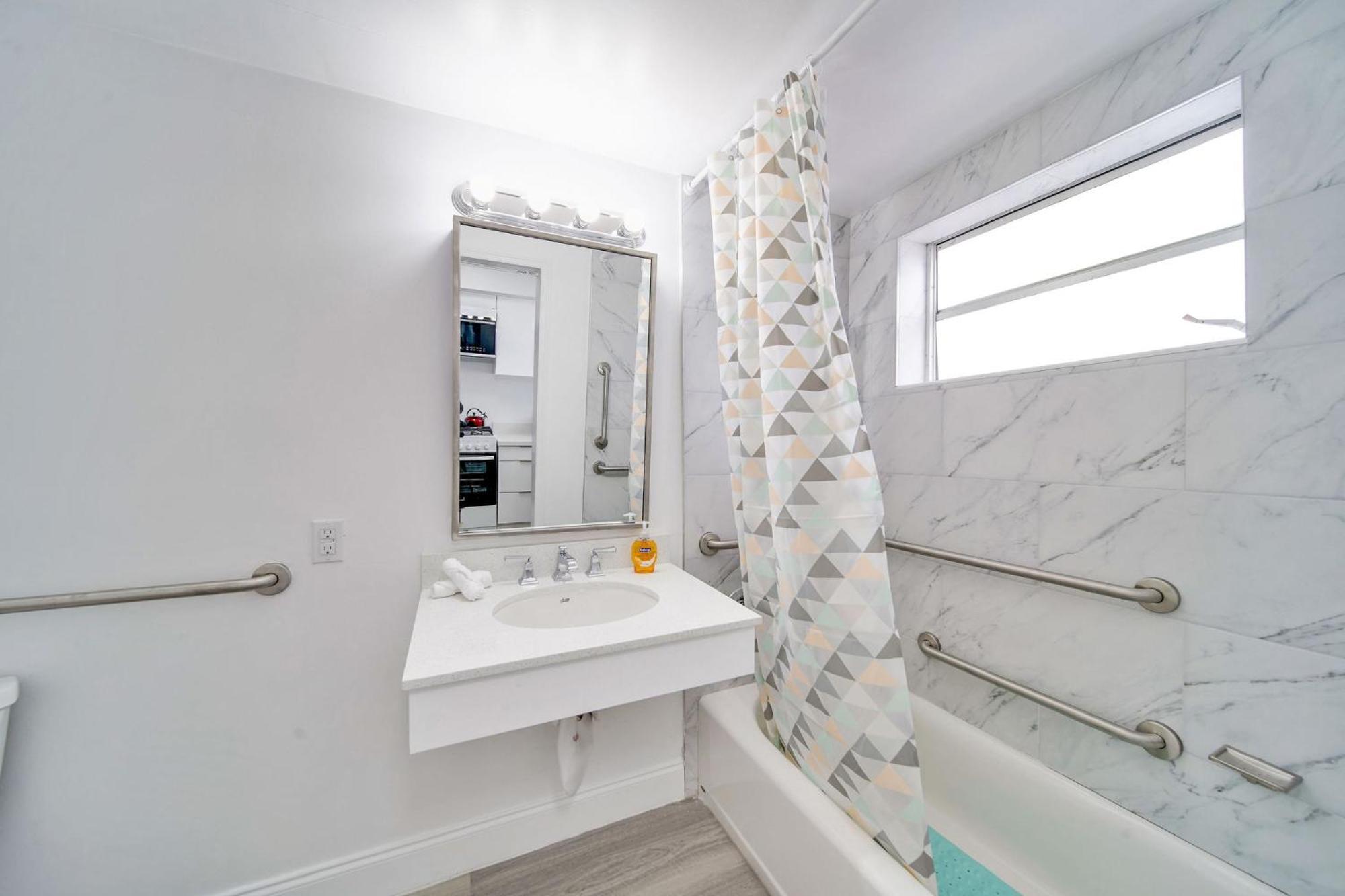Deco Beachside Apt, W/2 Queen Beds, Washer/Dryer Miami Beach Exterior foto